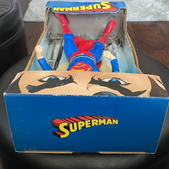 Superman 2000 DC~~Warner Bros Studio 11” Action Figure - Picture 7 of 7